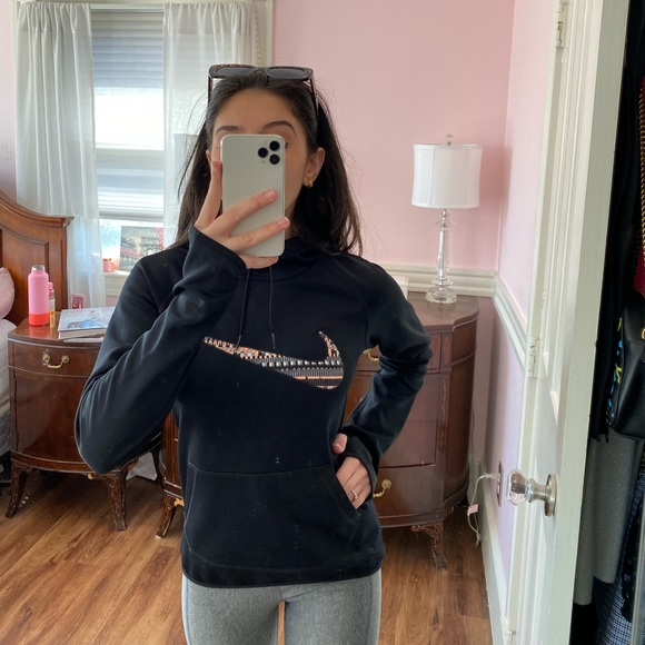 Nike Sweatshirt - Picture 2 of 6